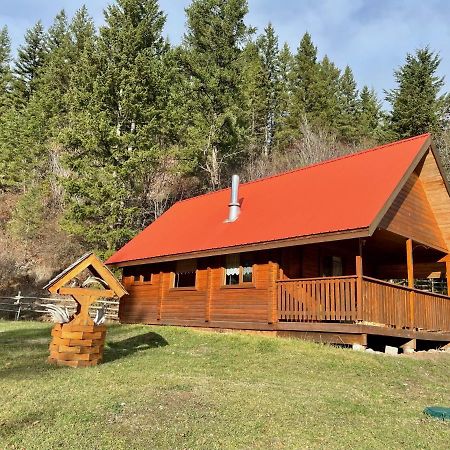 Camels Hump Guest Ranch Lumby 外观 照片