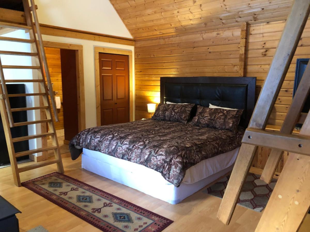Camels Hump Guest Ranch Lumby 外观 照片