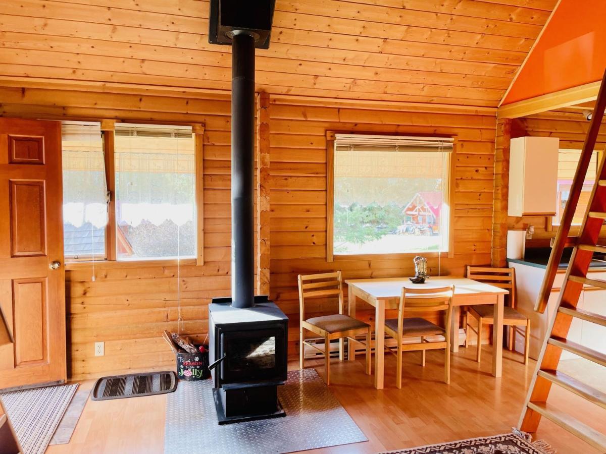 Camels Hump Guest Ranch Lumby 外观 照片