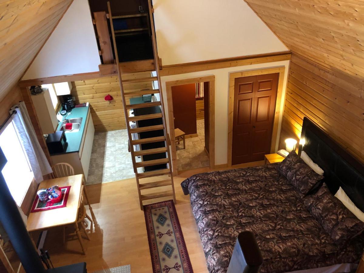 Camels Hump Guest Ranch Lumby 外观 照片
